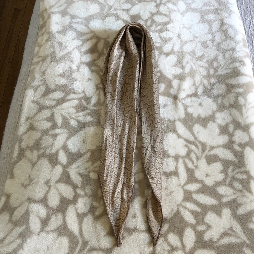 ✨Authentic Vintage Gucci Scarf